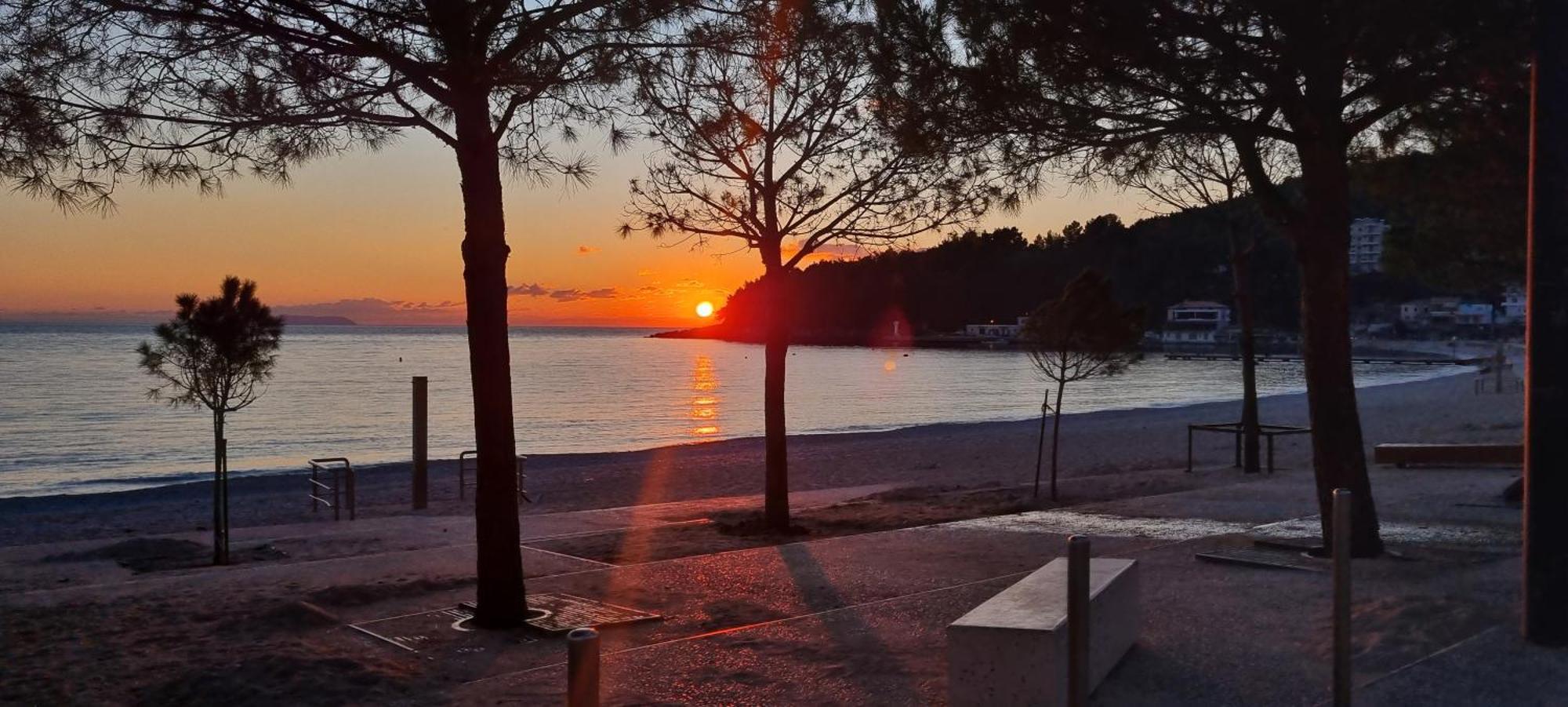 The Sunny Side Leilighet Himare Eksteriør bilde